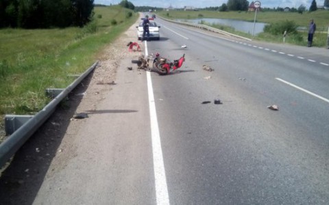 В Куменском районе на мопеде перевернулись два подростка