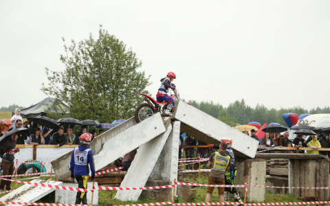 Фоторепортаж: в Кирове прошел байк-рок-фест "Взлетная полоса"