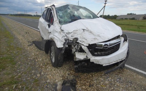 В Кировской области женщина за рулем иномарки при обгоне врезалась в ВАЗ