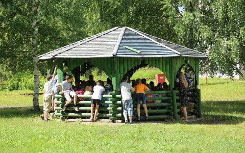 Испытано на себе: что чувствуют дети, попав в загородный лагерь