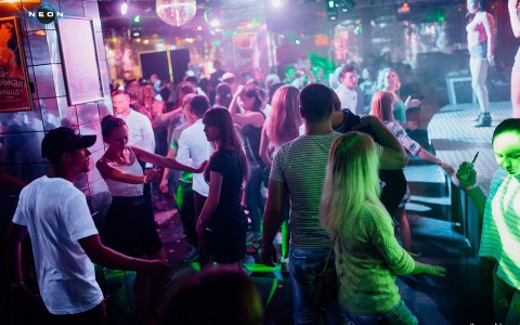 Ночная жизнь кипит: куда пойти в выходные?