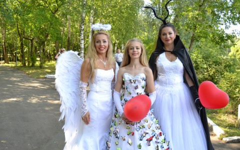 Парад невест в Кирове: Малефисента, ангел и бабочка