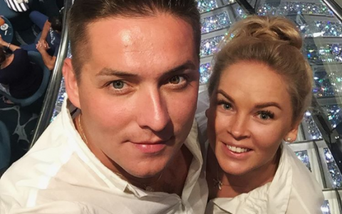 Вокалистка группы "Роднополисы" Екатерина Реутова вышла замуж