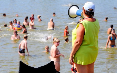 Сотрудники МЧС начали патрулировать несанкционированные пляжи Кировской области