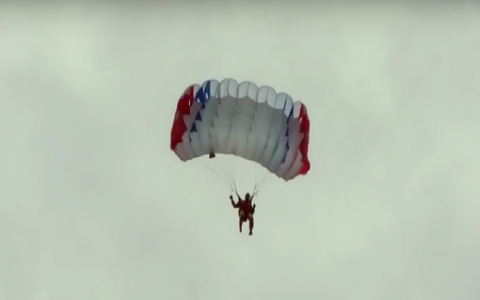 Спортсмен Роман Костин: "Прыжки с парашютом намного безопаснее, чем гонки на автомобиле"
