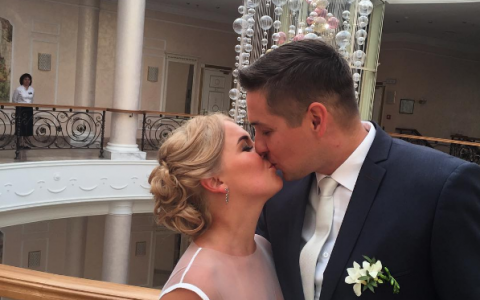 Стало известно, где проходит медовый месяц вокалистки кировской группы "Роднополисы" Екатерины Реутовой