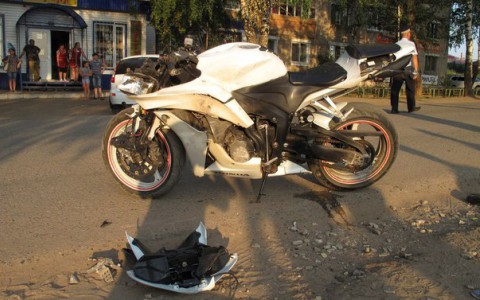 В Кировской области водитель мотоцикла сбил 10-летнюю девочку: ребенок умер в больнице