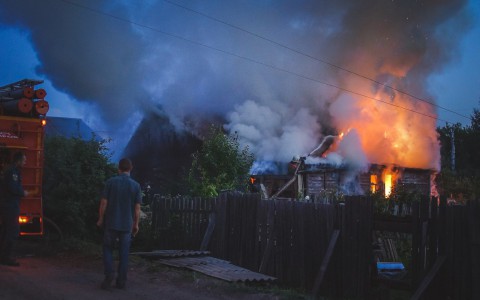 В Кирове подожгли дом ради новой застройки?