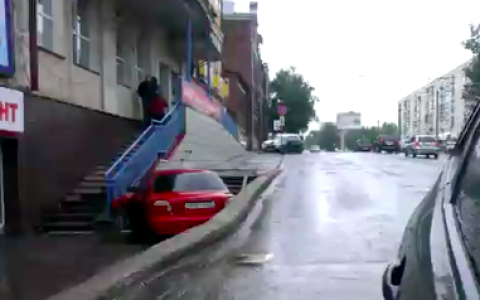 Автохамы в Кирове: «диплом» за парковку и звание «стоянка года»