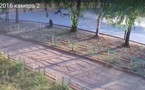 В Сети появилось видео смертельного ДТП, где мотоциклист сбивает 10-летнюю девочку