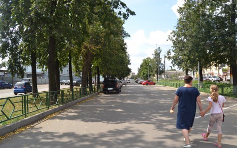 Платная парковка на Комсомольской: почему водители за, а специалисты против?