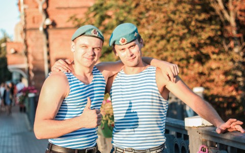 День ВДВ в Кирове: армрестлинг, перетягивание каната и концерт