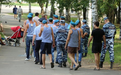 Кировские полицейские в День ВДВ задержали шестерых десантников