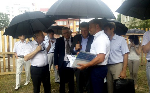 Новый глава Кировской области проверил строительство путепровода в Чистых прудах, школы на 1000 человек и манежа в Вересниках
