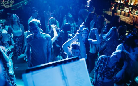 Парад барного танца и музыка ведущих диджеев: «Пивная» приглашает на уикенд