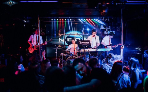 Живой концерт кавер-группы «Рандеву» в РЦ NEON
