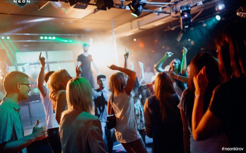 Сегодня в РЦ NEON пройдет вечеринка "Именинники месяца"