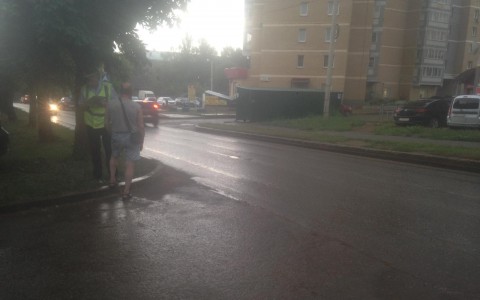 В Кирове водитель ВАЗа сбил перебегавшую дорогу 9-летнюю девочку