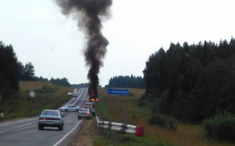 На трассе Подгорянка-Шихово вспыхнул лесовоз