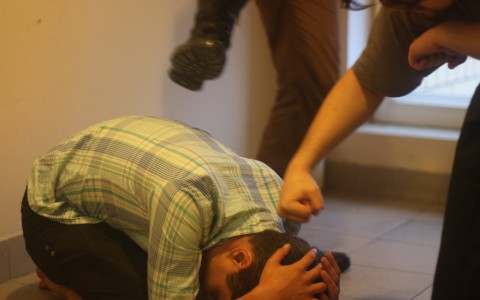 В Кировской области трое мужчин похитили парня и угрожали его убить