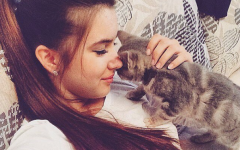 Девушки и кисы: фото милых кировчанок во Всемирный день котиков