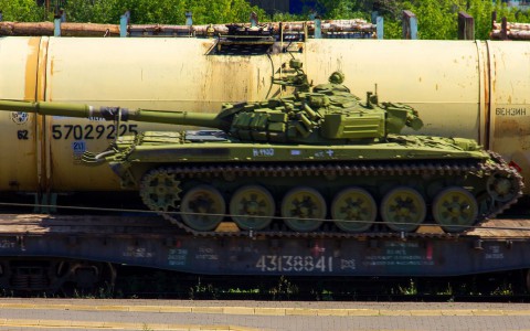 Через Кировскую область прошел спецсостав с десятком танков