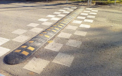 Мама сбитого школьника добилась установки «лежачего полицейского» у школы в Чистых прудах