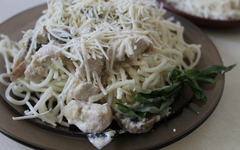 Паста по-домашнему: с курицей и шампиньонами