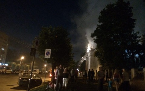 МЧС: пожарную часть на Октябрьском проспекте тушили три часа