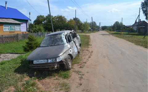 В Кировской области по вине водителя-бесправника перевернулся "ВАЗ"