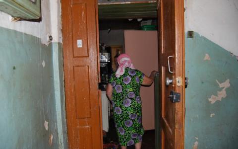 Фоторепортаж: что происходит внутри сгоревшего дома над пожарной частью в Кирове