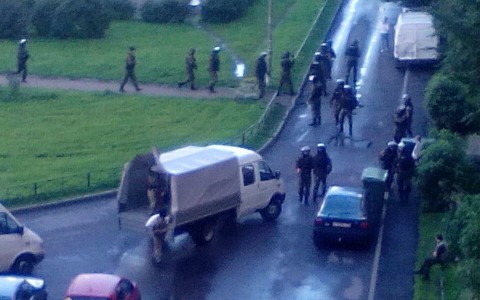 В Петербурге прогремели два взрыва: ФСБ проводит спецоперацию по задержанию боевиков