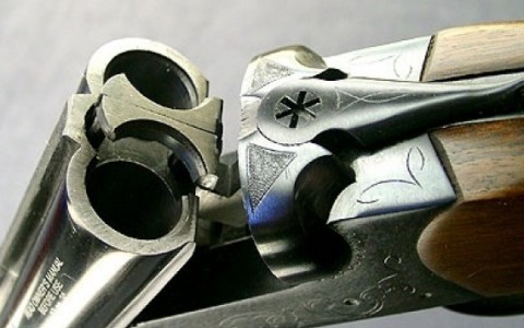 В Кировской области умер мужчина: рядом с телом нашли ружье