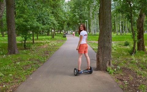 Тренд лета: почему кировчане "запали" на гироскутеры, и где найти такую штуку?
