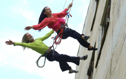 Кировчанин станцевал на стене заброшенного здания