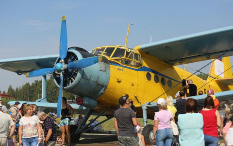 День авиации в Кирове: вертолеты за 5 миллионов и крутые фигуры в небе