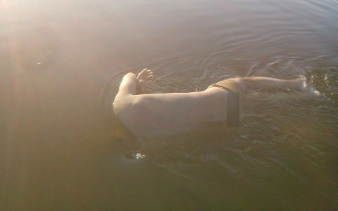 Из Вятки достали тело мужчины в татуировках