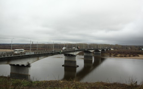 Старый мост в Кирове предлагают раскрасить под дымку