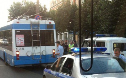 В полиции назвали приметы злоумышленника, распылившего газовый баллончик в троллейбусе