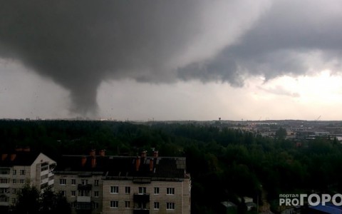Мощный смерч, который прогнозировали в Кировской области, бушевал в Сыктывкаре