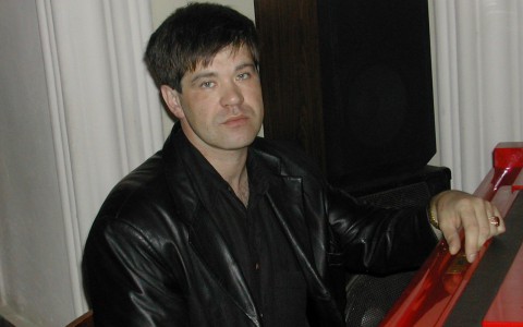 В Кирове музыкант умер во время концерта в День романтики