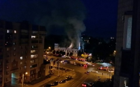 Чиновники собрали деньги для пострадавших в пожаре на Октябрьском проспекте