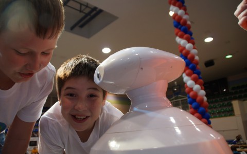 Уроки о роботах и религии, электронные учебники: что еще изменится в кировских школах в 2016 году?