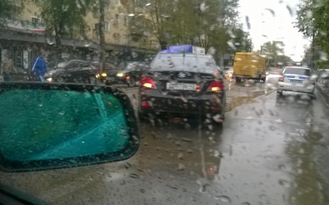 На Щорса пенсионер без прав сбил женщину на пешеходном переходе