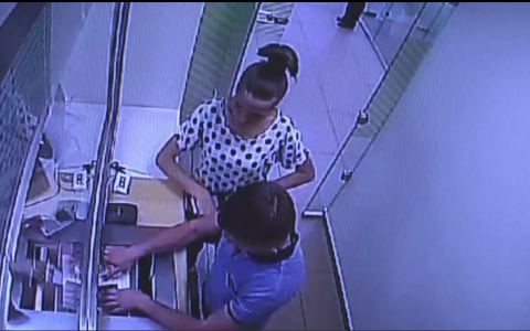 Видео: кировчанин по ошибке получил в банке 600 000 рублей