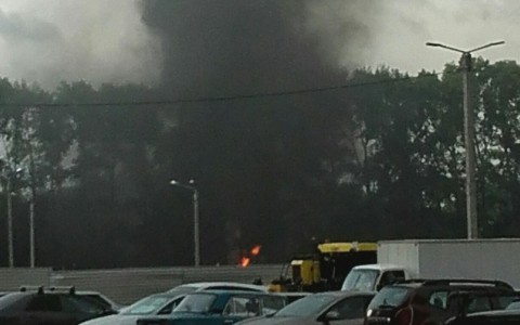 Срочно! В районе Зонального института горят склады