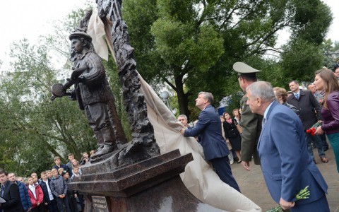В Кирове открыли памятник труженикам тыла