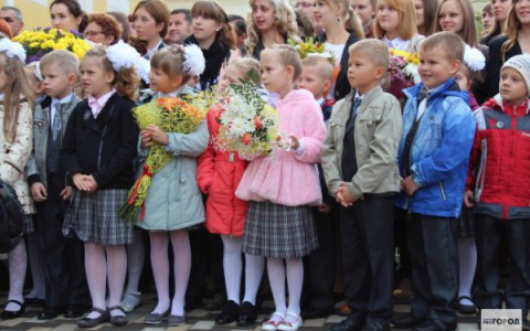 В одной из школ Омутнинска на линейке дети падали в обморок