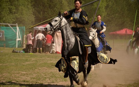 ТОП событий на выходные: рыцарский турнир и День семейной моды