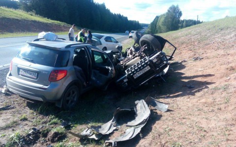 В Юрьянском районе при столкновении «Нивы» и «Сузуки» погибла женщина